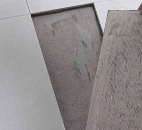 韶关市瓷砖空鼓维修公司分享瓷砖铺贴时如果打浆（即涂抹在瓷砖背面和基层上的砂浆或瓷砖胶）过少，会带来以下问题
